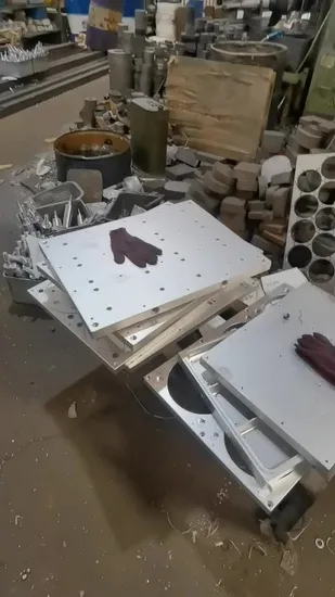 Molde para máquina termoformadora de formación de vasos de plástico (3 LÍNEAS)